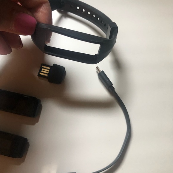 Bundle FitBit Equipment -Bands.Chargers. Chips Etc All pieces - Picture 7 of 8